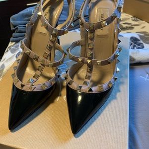 Valentino rock stud accents pattern leather t strap pumps 7.5